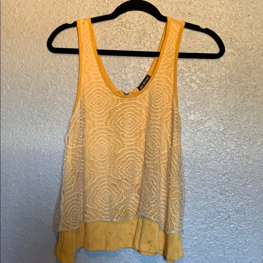 Yellow, short sleeved blouse w/ floral lace detail